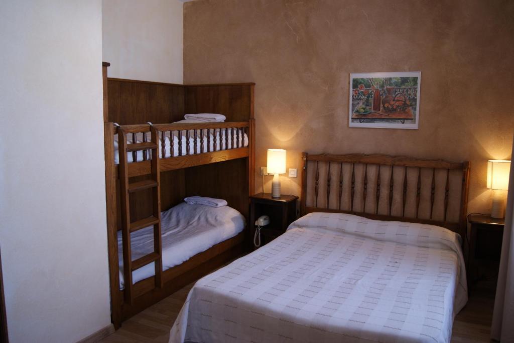 Logis Hotel De La Paix - Tournus Room photo